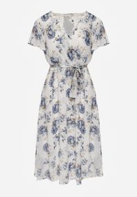 Renee - Niebieska Kopertowa Sukienka z Wiązaniem w Talii Zdobiona Brokatem Plumse. Okazja: na randkę. Kolor: niebieski. Wzór: aplikacja. Sezon: lato. Typ sukienki: kopertowe. Styl: glamour #8