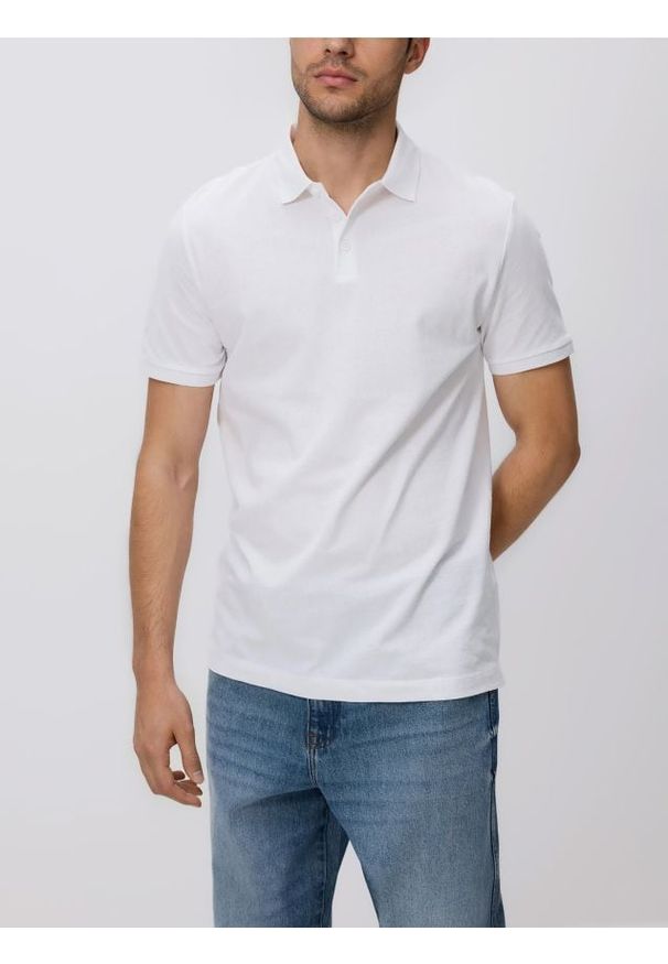 Reserved - Koszulka polo regular fit - biały. Typ kołnierza: polo. Kolor: biały. Materiał: dzianina, bawełna