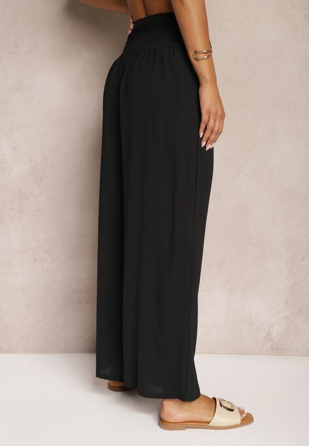 Renee - Czarne Spodnie Kuloty High Waist z Gumką w Talii Lipadre. Stan: podwyższony. Kolor: czarny. Długość: krótkie