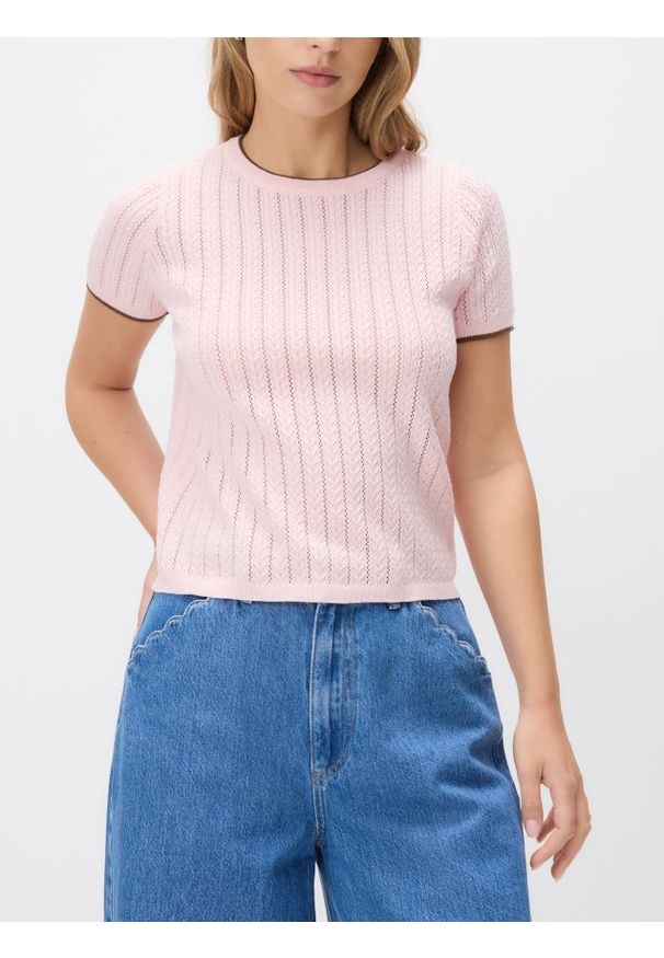 Reserved - Sweter z ażurowym wzorem - różowy. Kolor: różowy. Materiał: dzianina, bawełna. Wzór: ażurowy