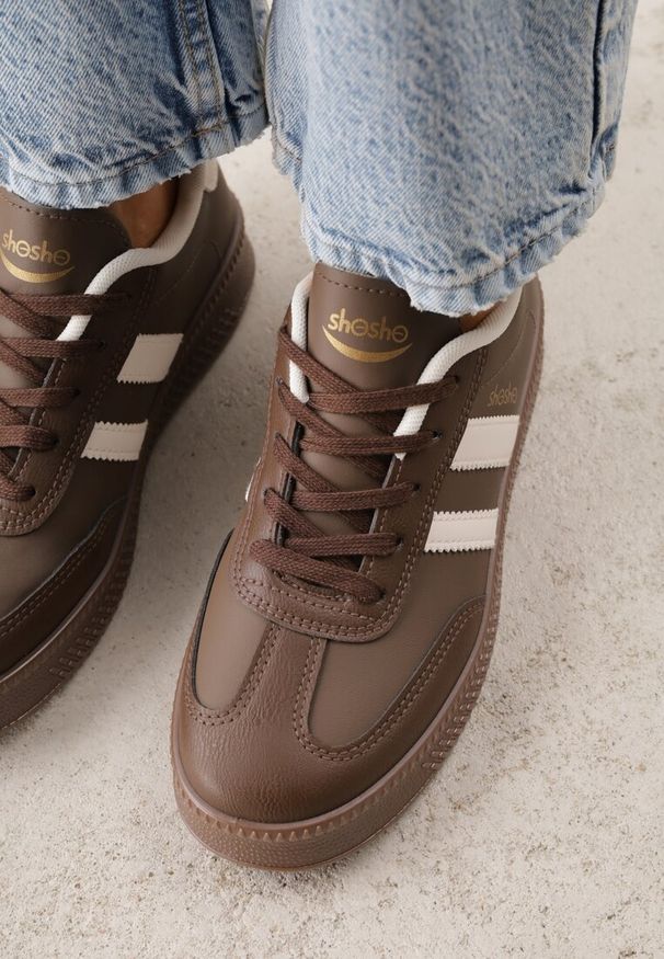 Renee - Brązowe Sneakersy Sportowe z Ozdobnymi Paskami i Przeszyciami Wenilan. Zapięcie: pasek. Kolor: brązowy. Materiał: jeans. Wzór: paski