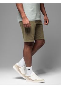 Ombre Clothing - Dopasowane krótkie męskie spodenki dresowe z nadrukami – oliwkowe V4 - Rozmiar: XL. Kolor: oliwkowy. Materiał: dresówka. Długość: krótkie. Wzór: nadruk. Styl: sportowy #2