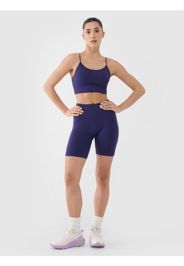 4f - 4F Biustonosz treningowy bezszwowy z niskim wsparciem damski - granatowy M/L. Kolor: niebieski. Materiał: dzianina, elastan, włókno, syntetyk, materiał, prążkowany, guma. Rodzaj stanika: wyciągane miseczki. Wzór: jednolity, ze splotem. Sport: fitness, joga i pilates