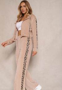 Renee - Ciemnobeżowy Dresowy Komplet Welurowy Bluza i Spodnie z Panterkowymi Wstawkami Elazoria. Kolor: beżowy. Materiał: dresówka, welur