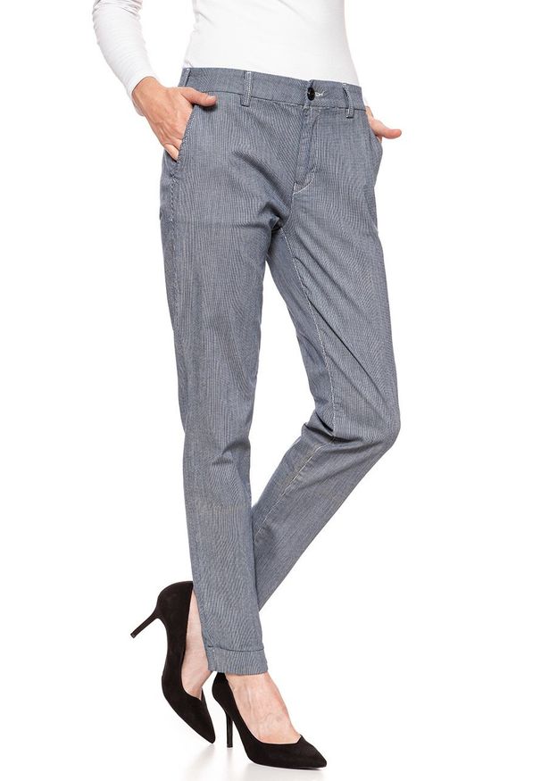 Lee - SPODNIE LEE DAMSKIE SLIM CHINO NAVY PINSTRIPE L310YACK 112106954. Okazja: na co dzień, do pracy. Styl: elegancki, casual