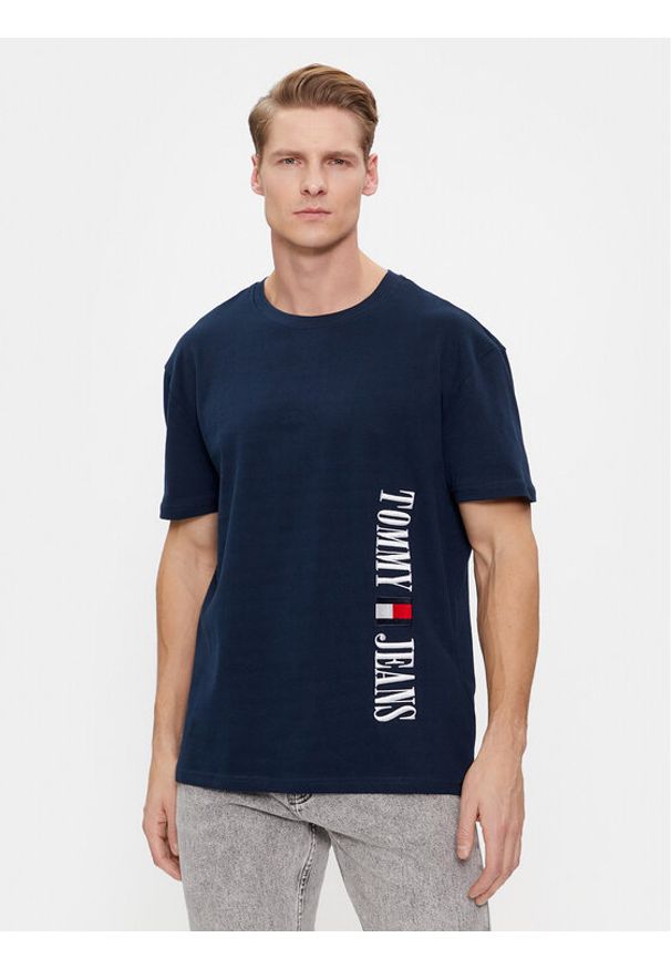 Tommy Jeans T-Shirt Archive DM0DM18295 Granatowy Regular Fit. Kolor: niebieski. Materiał: bawełna