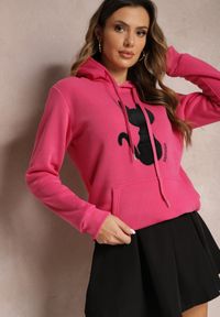 Renee - Różowa Bluza Kangurka z Czarnym Kotem i Kapturem Hummi. Okazja: na spacer. Kolor: różowy #4