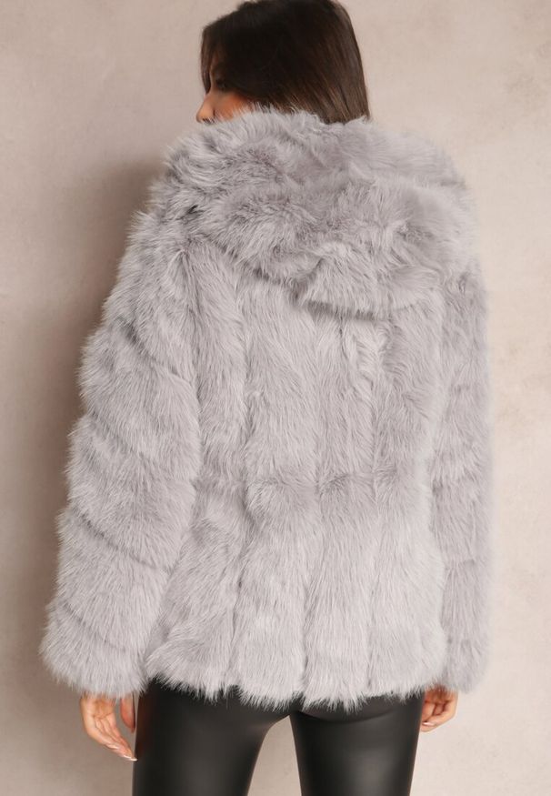 Renee - Szara Kurtka z Futerkiem i Kapturem Haiattas. Kolor: szary. Materiał: futro. Wzór: aplikacja