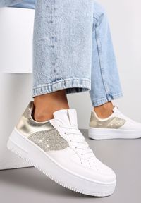 Renee - Biało-Złote Sneakersy z Cholewką przed Kostkę z Metalicznymi i Brokatowymi Wstawkami Kazma. Wysokość cholewki: przed kostkę. Kolor: złoty. Materiał: jeans. Szerokość cholewki: normalna