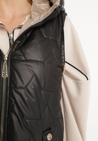 Born2be - Czarna Długa Kamizelka z Pikowaniem i Ozdobnymi Suwakami Desilla. Okazja: na co dzień. Kolor: czarny. Materiał: jeans. Długość: długie. Styl: casual #4