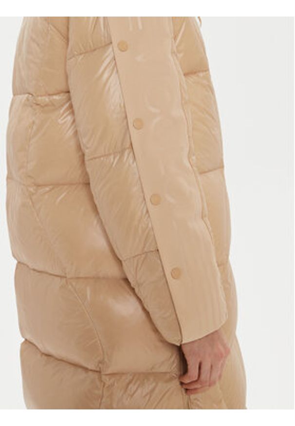 ViCOLO Kurtka puchowa TS0025 Beżowy Regular Fit. Kolor: beżowy. Materiał: syntetyk