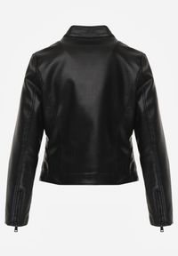 Renee - Czarna Kurtka Ramoneska o Klasycznym Kroju ze Stójką Leaniore. Typ kołnierza: kołnierzyk stójkowy. Kolor: czarny. Materiał: poliester, skóra, jeans. Wzór: aplikacja. Styl: klasyczny #3