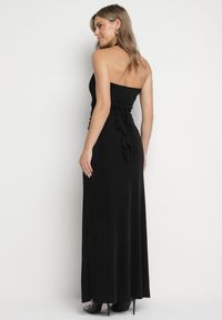 Born2be - Czarna Sukienka z Odkrytymi Plecami i Ozdobnym Marszczeniem z Kwiatową Aplikacją Tarelisa. Kolor: czarny. Wzór: kwiaty, aplikacja. Styl: elegancki, klasyczny #2