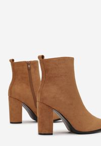 Renee - Jasnobrązowe Botki Aeriel. Wysokość cholewki: za kostkę. Nosek buta: szpiczasty. Zapięcie: zamek. Kolor: brązowy. Materiał: jeans. Szerokość cholewki: normalna. Obcas: na platformie. Styl: klasyczny, elegancki #4