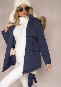 Renee - Granatowa Kurtka Parka z Odpinanym Kapturem i Futerkiem Veazee. Okazja: na co dzień. Kolor: niebieski. Materiał: futro. Sezon: zima. Styl: klasyczny, casual, elegancki