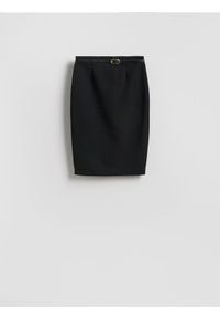 Reserved - Spódnica z paskiem - czarny. Kolor: czarny. Materiał: wiskoza, tkanina