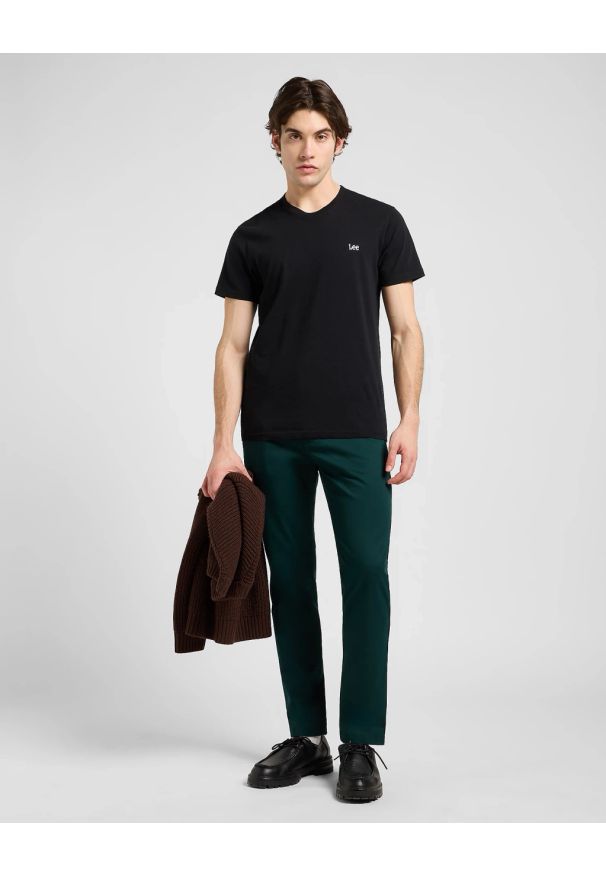 Lee - MESKIE SPODNIE LEE SLIM CHINO JADE FOREST 112370610