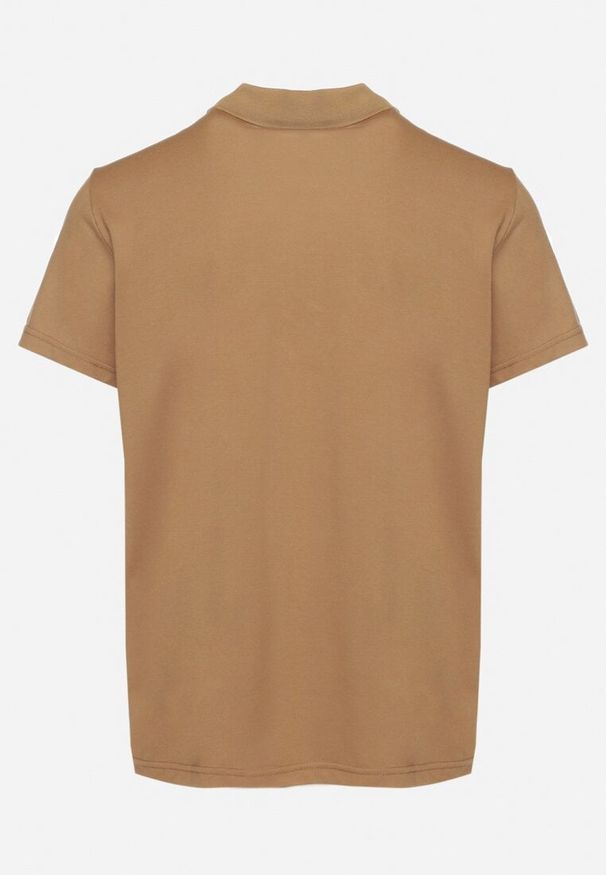 Born2be - Ciemnobeżowa Koszulka Polo z Krótkim Rękawem Wakeish. Typ kołnierza: polo. Kolor: beżowy. Materiał: tkanina. Długość rękawa: krótki rękaw. Długość: krótkie