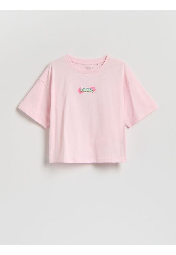 Reserved - Luźny t-shirt z nadrukiem - pastelowy róż. Kolor: różowy. Materiał: bawełna. Wzór: nadruk