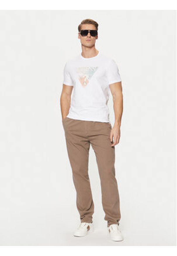 Guess T-Shirt M5RI14 J1314 Biały Slim Fit. Kolor: biały. Materiał: bawełna