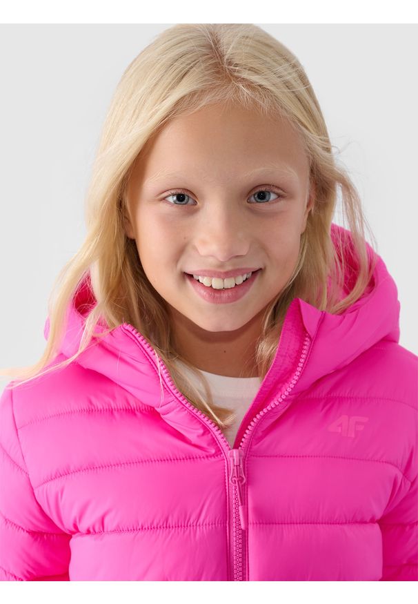 4f - 4F Kurtka puchowa z wypełnieniem syntetycznym dziewczęca - różowa 164 (13-14 lat). Okazja: na co dzień. Typ kołnierza: kołnierzyk stójkowy, kaptur. Kolor: różowy. Materiał: puch, syntetyk. Długość: długie. Wzór: gładki. Sezon: lato. Styl: casual, klasyczny, sportowy