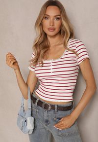 Renee - Beżowy T-shirt z Bawełny w Poziome Paski Ozdobiony Koronką i Guzikami Ramilda. Okazja: na co dzień. Kolor: beżowy. Materiał: bawełna, koronka. Wzór: aplikacja, koronka, paski. Styl: elegancki, casual