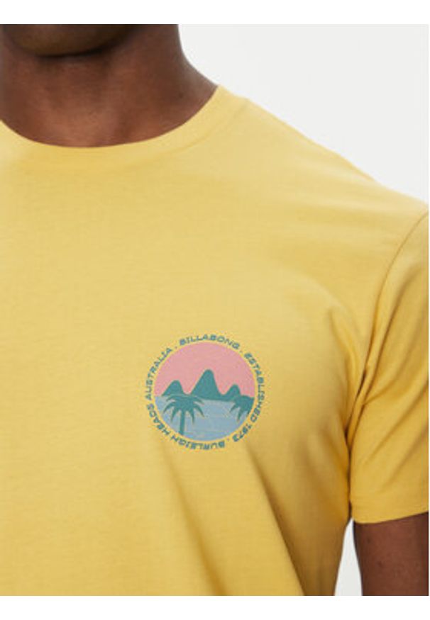 Billabong T-Shirt Brightness Ss EBYZT00306 Żółty Regular Fit. Kolor: żółty. Materiał: bawełna