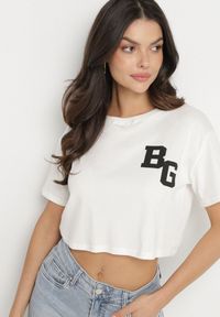 Born2be - Biały Bawełniany T-shirt Oversize o Krótkim Kroju Zariona. Okazja: na co dzień. Kolor: biały. Materiał: bawełna. Długość: krótkie. Wzór: aplikacja. Styl: klasyczny, elegancki, casual