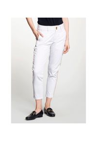 Ochnik - Białe spodnie damskie z lampasem. Kolor: biały. Materiał: bawełna. Wzór: aplikacja. Sezon: lato. Styl: elegancki #1