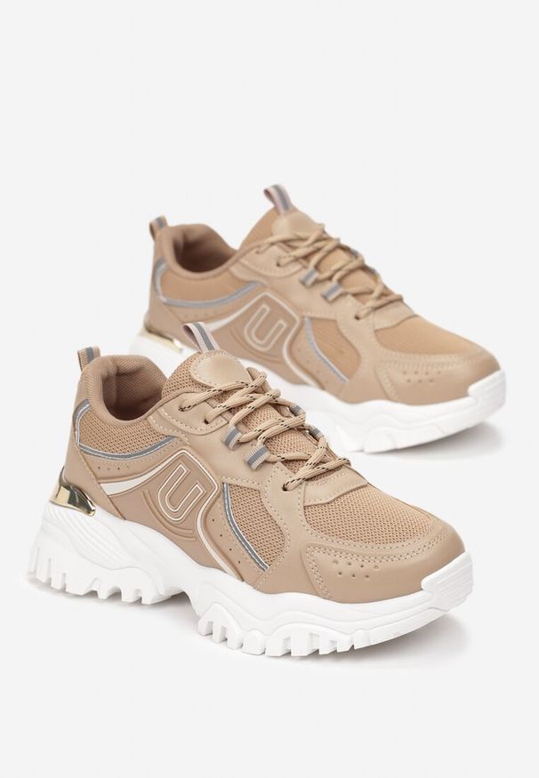Born2be - Ciemnobeżowe Sznurowane Sneakersy na Płaskiej Grubej Podeszwie z Metalową Ozdobną Wstawką Pranna. Okazja: na co dzień. Nosek buta: okrągły. Kolor: beżowy