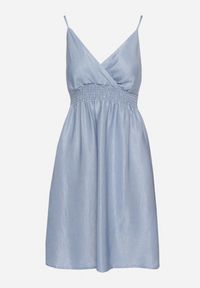 Born2be - Jasnoniebieska Wiskozowa Sukienka o Rozkloszowanym Kroju z Kopertowym Dekoltem Liralune. Typ kołnierza: dekolt w kształcie V. Kolor: niebieski. Materiał: wiskoza. Długość rękawa: na ramiączkach. Typ sukienki: kopertowe. Styl: klasyczny, elegancki #2
