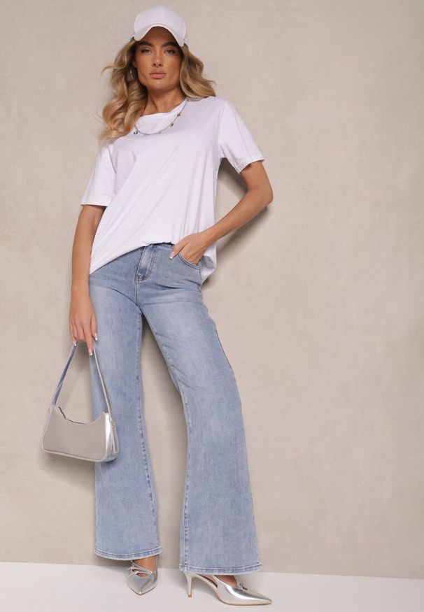 Renee - Biały T-shirt z Bawełny z Ozdobnym Łańcuszkiem Imitującym Naszyjnik Sohna. Okazja: na co dzień. Kolor: biały. Materiał: bawełna. Styl: klasyczny, casual