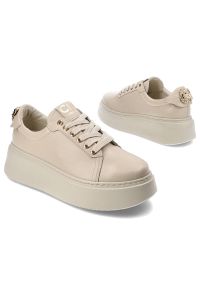 CheBello - Beżowe Sneakersy Chebello Wygodne Obuwie Damskie. Okazja: na co dzień. Kolor: beżowy. Materiał: skóra. Sport: turystyka piesza
