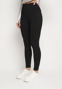 Born2be - Czarne Legginsy z Modelującymi Przeszyciami Selettia. Okazja: na co dzień, na spacer. Kolor: czarny. Styl: klasyczny, casual