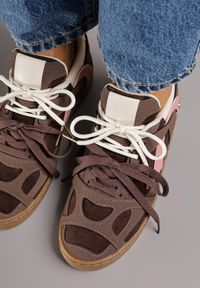 Renee - Brązowe Sneakersy Kultowe Tenisówki z Podwójnymi Sznurówkami Luvitta. Okazja: na co dzień, na spacer. Kolor: brązowy. Materiał: satyna, skóra. Sport: bieganie, turystyka piesza #6