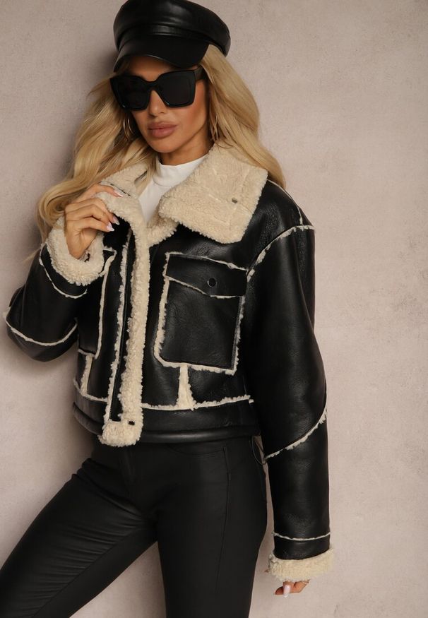Renee - Czarna Kurtka Typu Biker o Krótkim Kroju z Kołnierzem i Kieszeniami Naonellea. Okazja: na co dzień. Kolor: czarny. Materiał: jeans, futro. Długość: krótkie. Styl: elegancki, casual