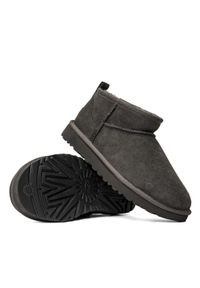 Ugg - Buty zimowe damskie szare UGG W Classic Ultra Mini. Okazja: na plażę. Kolor: szary. Materiał: materiał. Sezon: zima. Styl: młodzieżowy #4