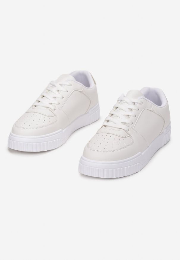 Born2be - Biało-Złote Sneakersy Polane. Wysokość cholewki: przed kostkę. Zapięcie: sznurówki. Kolor: biały. Materiał: jeans. Szerokość cholewki: normalna. Wzór: aplikacja. Sezon: lato. Obcas: na płaskiej podeszwie