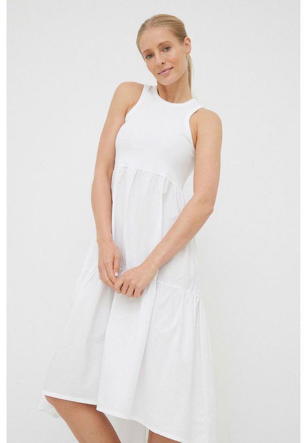 Deha sukienka kolor biały midi rozkloszowana. Kolor: biały. Materiał: materiał. Długość rękawa: na ramiączkach. Długość: midi