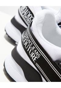 Versace Jeans Couture - VERSACE JEANS COUTURE - Białe sneakersy z logo. Nosek buta: okrągły. Kolor: biały #2