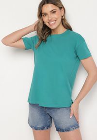 Born2be - Zielony Klasyczny T-shirt Oversize z Bawełny Zivassa. Okazja: na co dzień. Kolor: zielony. Materiał: bawełna. Styl: klasyczny