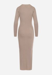 Born2be - Beżowa Prążkowana Sukienka Maxi z Ażurowym Wzorem i Wycięciem Zanelia. Kolor: beżowy. Materiał: prążkowany. Długość rękawa: długi rękaw. Wzór: ażurowy. Typ sukienki: proste. Długość: maxi #5
