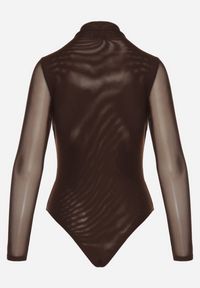 Born2be - Brązowe Siateczkowe Body z Dodatkiem Wiskozy z Długim Rękawem i Stójką Lianasia. Okazja: na co dzień. Typ kołnierza: kołnierzyk stójkowy. Kolor: brązowy. Materiał: wiskoza. Długość rękawa: długi rękaw. Długość: długie. Styl: casual #4