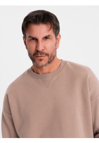 Ombre Clothing - Klasyczna dresowa bluza unisex z okrągłym dekoltem – brązowa V16 OU-SNBC-0104 - XL/XXL. Kolor: brązowy. Materiał: dresówka. Wzór: aplikacja. Styl: klasyczny #4