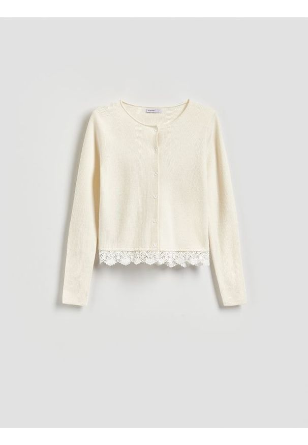 Reserved - Kardigan z koronką - kremowy. Kolor: kremowy. Materiał: koronka. Wzór: koronka