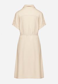 Born2be - Beżowa Wiskozowa Sukienka o Koszulowym Kroju z Paskiem Nelavyn. Okazja: na co dzień, do pracy. Kolor: beżowy. Materiał: wiskoza. Długość rękawa: krótki rękaw. Typ sukienki: koszulowe. Styl: casual, elegancki #4