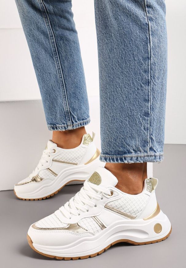 Renee - Białe Sneakersy z Tłoczonego Materiału z Brokatowymi i Metalicznymi Wstawkami Thermia. Kolor: biały. Materiał: materiał. Szerokość cholewki: normalna