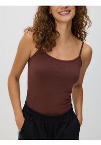 Reserved - Bawełniany top - ciemnobrązowy. Kolor: brązowy. Materiał: bawełna