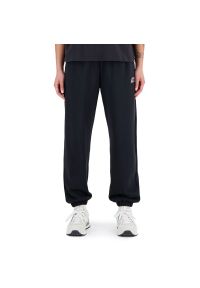 Spodnie New Balance WP33504BK - czarne. Kolor: czarny. Materiał: dresówka, bawełna, prążkowany, poliester