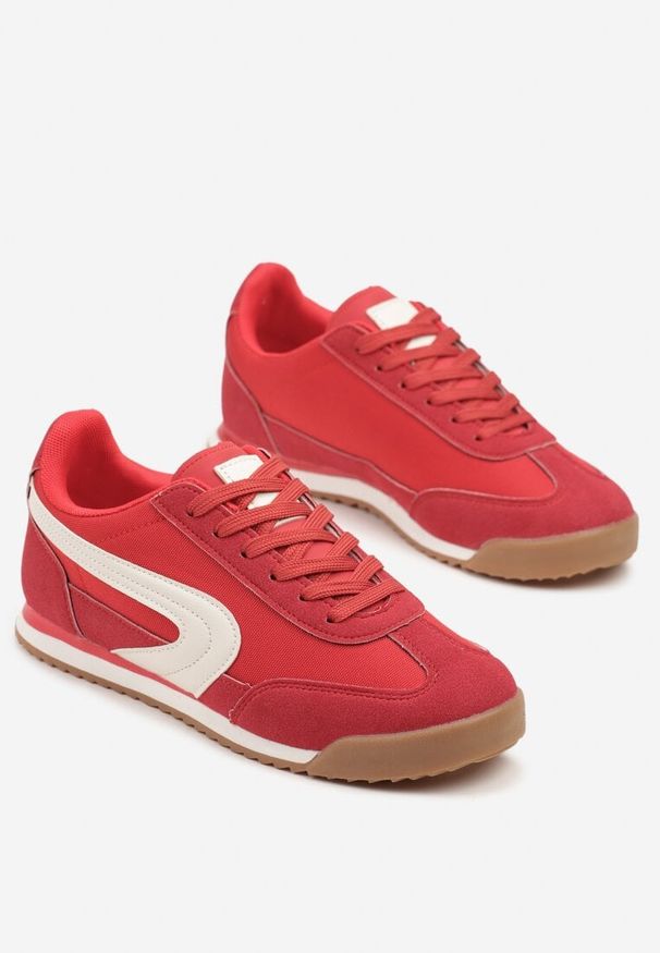 Born2be - Czerwone Sneakersy w Klasycznym Stylu Ellirianne. Okazja: na spacer. Zapięcie: sznurówki. Kolor: czerwony. Sport: turystyka piesza